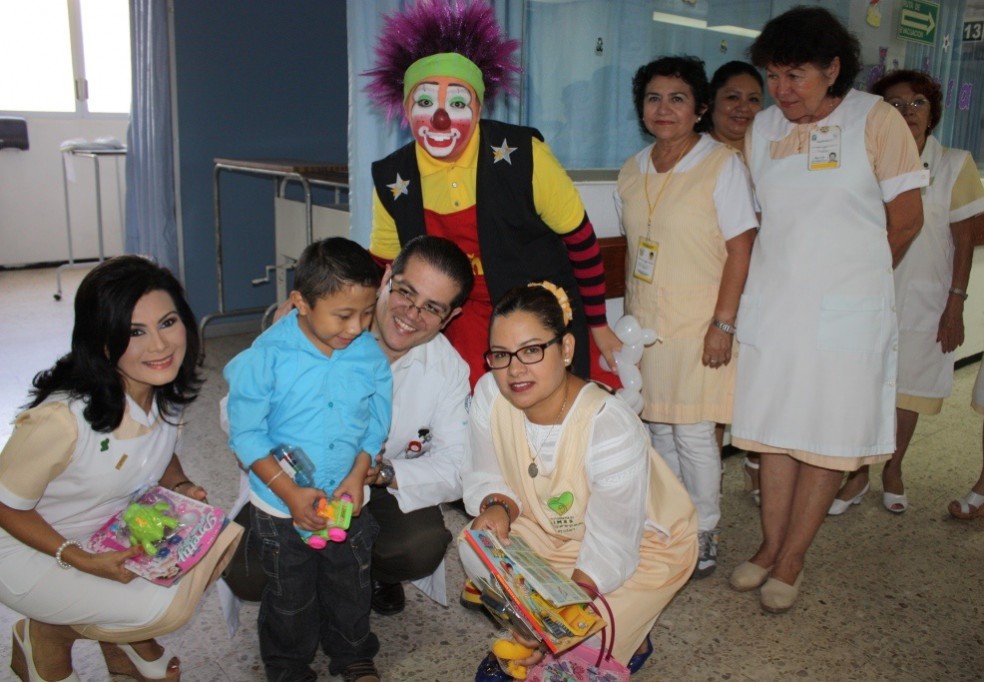 Las promotoras voluntarias del IMSS entregaron juguetes a niños hospitalizados Las promotoras voluntarias del IMSS entregaron juguetes a niños hospitalizados