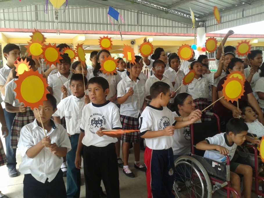Diversión en escuelas de Tizimín por el Día del Niño Diversión en escuelas de Tizimín por el Día del Niño