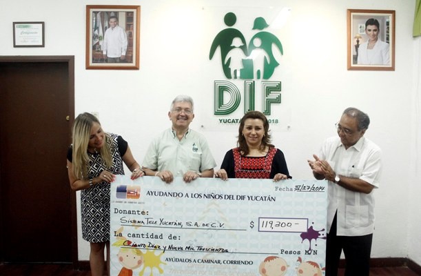 Recibe DIF Yucatán donativo de la carrera "Por la Niñez de Yucatán" Recibe DIF Yucatán donativo de la carrera "Por la Niñez de Yucatán"