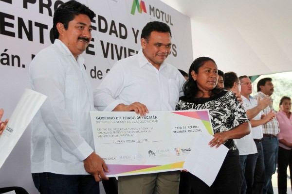 Entregan títulos de propiedad y bonos para mejora de vivienda en Sacapuc Entregan títulos de propiedad y bonos para mejora de vivienda en Sacapuc