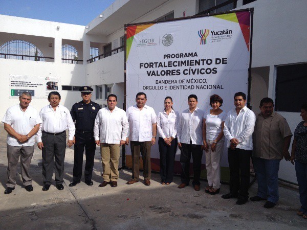 Delegación CDI Yucatán recibe lábaro patrio Delegación CDI Yucatán recibe lábaro patrio
