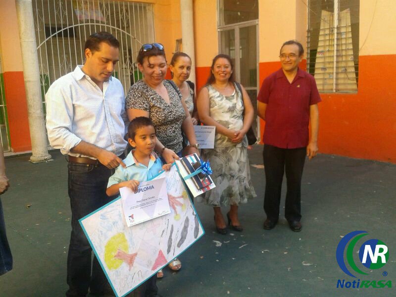Premian al ganador del concurso "Con Vila Cuidemos el Medio Ambiente" Premian al ganador del concurso "Con Vila Cuidemos el Medio Ambiente"