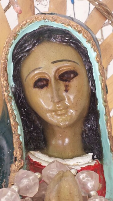 En la colonia Xoclán la Reja de Mérida una imagen de la virgen de Guadalupe llora sangre En la colonia Xoclán la Reja de Mérida una imagen de la virgen de Guadalupe llora sangre