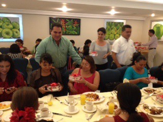 Delegado de la CDI convive con mamás en tradicional Delegado de la CDI convive con mamás en tradicional