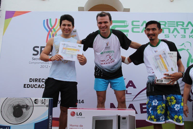 Enrique Cerón gana la carrera del Día del Maestro organizada por la Segey Enrique Cerón gana la carrera del Día del Maestro organizada por la Segey