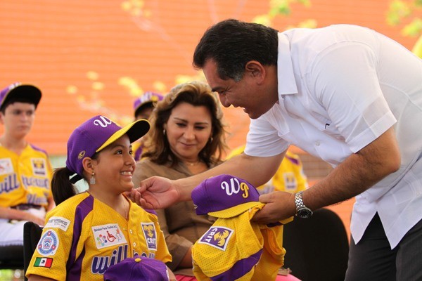 Abanderan a delegación yucateca de béisbol adaptado Abanderan a delegación yucateca de béisbol adaptado