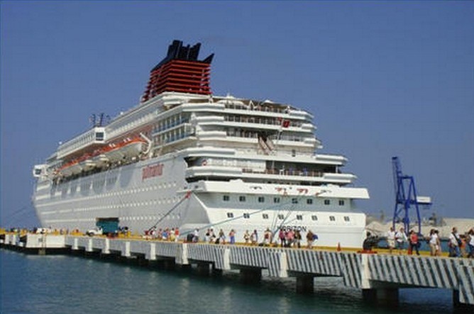 La naviera española Pullmantur arribará a Progreso en 2015 y 2016 La naviera española Pullmantur arribará a Progreso en 2015 y 2016