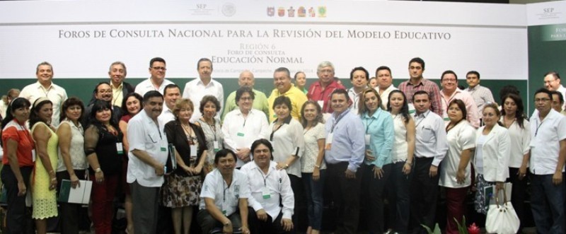 Maestros yucatecos participan en consulta nacional Maestros yucatecos participan en consulta nacional