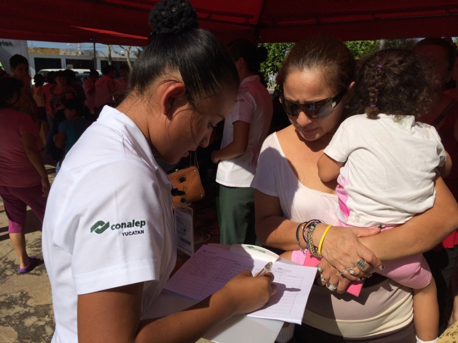 Continúa Conalep brindando ayuda en colonias de Mérida Continúa Conalep brindando ayuda en colonias de Mérida