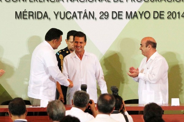 El presidente Peña Nieto le pide a las instituciones federales y estatales una nueva mística de servicio para lograr la Reforma Política El presidente Peña Nieto le pide a las instituciones federales y estatales una nueva mística de servicio para lograr la Reforma Política