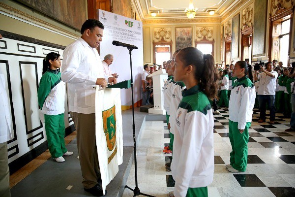 Abanderan a delegación deportiva yucateca justa nacional Abanderan a delegación deportiva yucateca justa nacional
