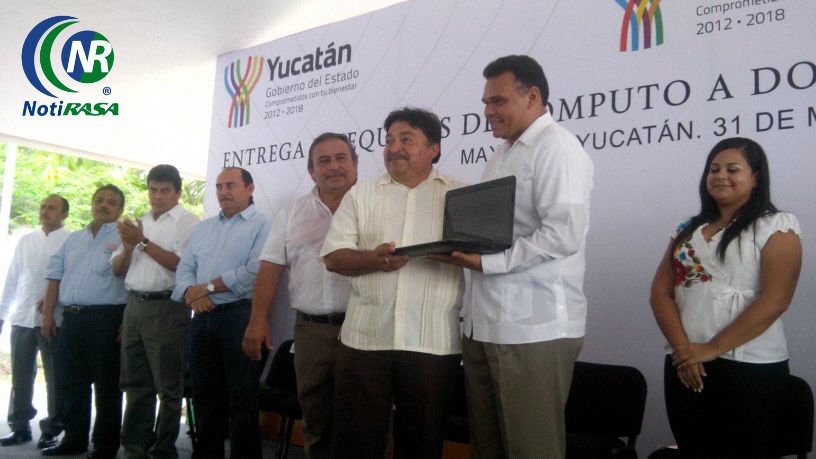 Entregan laptops a maestros de Maxcanú y Hunucmá Entregan laptops a maestros de Maxcanú y Hunucmá