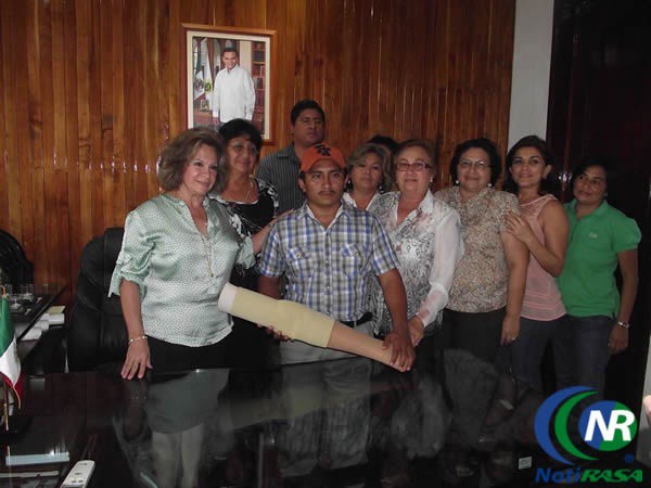 Entregan prótesis a un tizimileño Entregan prótesis a un tizimileño