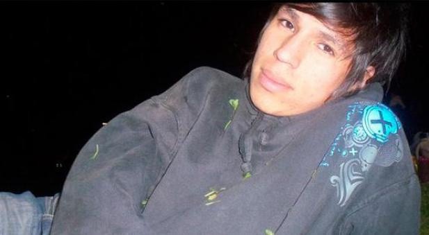 Anunció por Facebook que sería noticia y apuñala a su novia Anunció por Facebook que sería noticia y apuñala a su novia