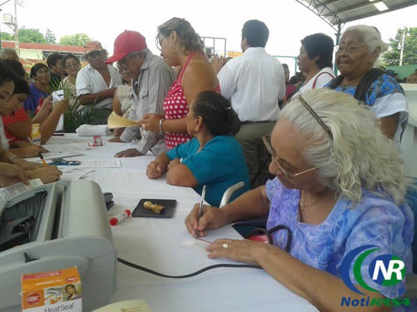 Entregan el primer Seguro de Vida para Jefas de Familia, en Tizimín Entregan el primer Seguro de Vida para Jefas de Familia, en Tizimín