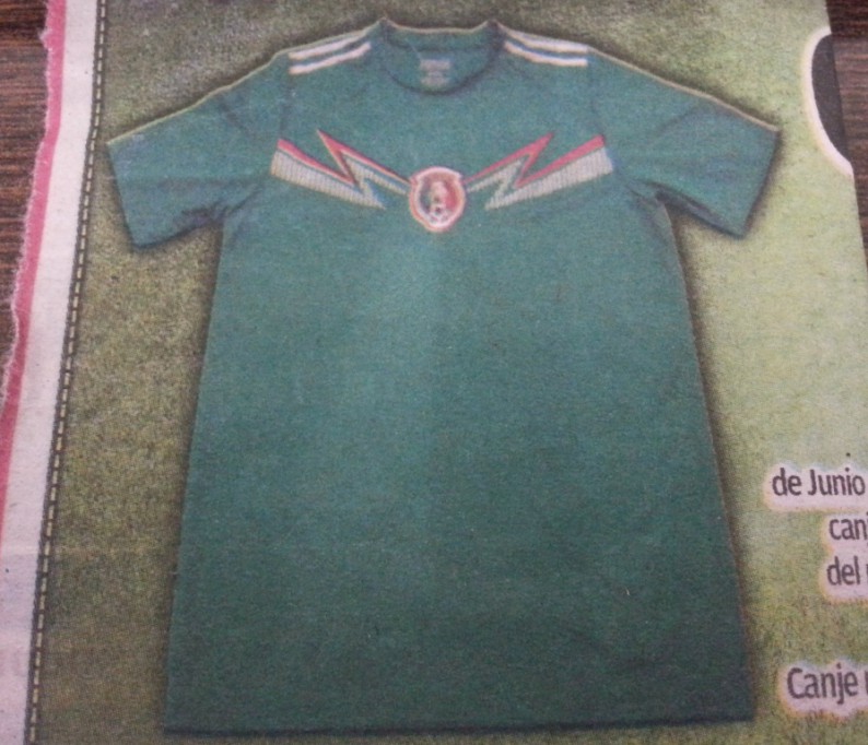 Lectores de un periódico protestan porque no recibieron camisetas del Mundial que les prometieron Lectores de un periódico protestan porque no recibieron camisetas del Mundial que les prometieron