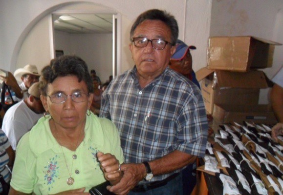 El senador Daniel Ávila proporcionó 260 lentes a vecinos de Tizimín El senador Daniel Ávila proporcionó 260 lentes a vecinos de Tizimín