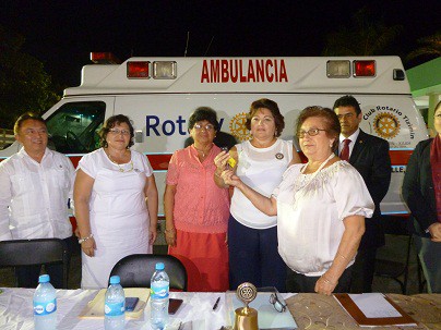 TIZIMIN: Rotarios entregan ambulancia al DIF Municipal.\r\n TIZIMIN: Rotarios entregan ambulancia al DIF Municipal.\r\n