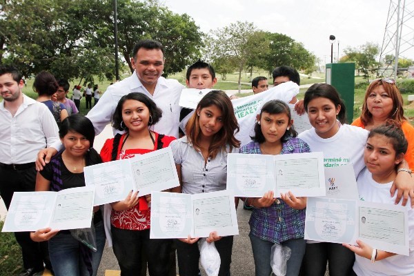 Rezago educativo y analfabetismo no tiene cabida en Yucatán: RZB Rezago educativo y analfabetismo no tiene cabida en Yucatán: RZB