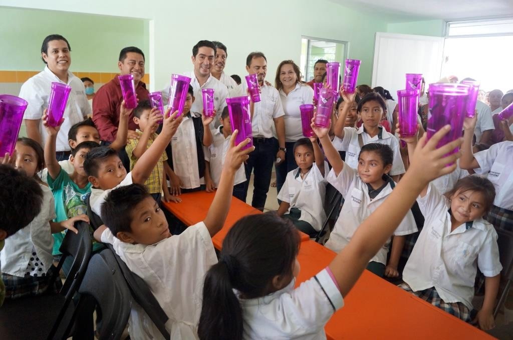 Nuevo comedor escolar y tienda Diconsa para Chankom, municipio de la Cruzada Nacional Contra el Hambre Nuevo comedor escolar y tienda Diconsa para Chankom, municipio de la Cruzada Nacional Contra el Hambre
