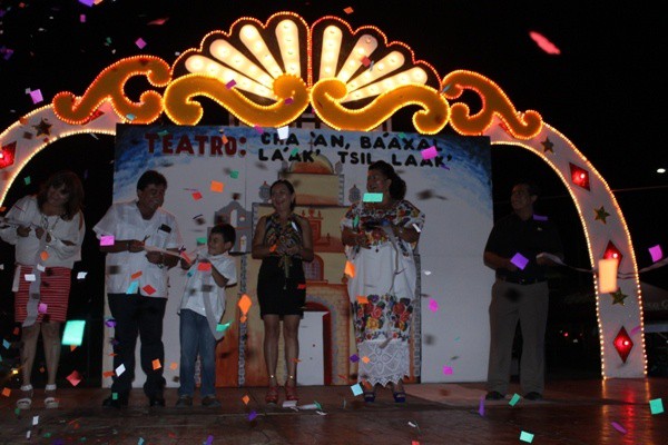 Inauguran teatro del pueblo por la fiesta a San Juan Bautista en Tekax Inauguran teatro del pueblo por la fiesta a San Juan Bautista en Tekax