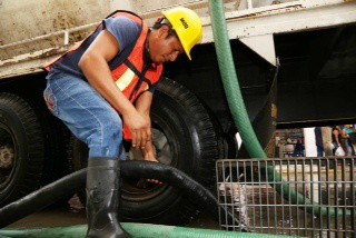 Se perforarán 300 pozos en colonias donde más se acumula agua Se perforarán 300 pozos en colonias donde más se acumula agua
