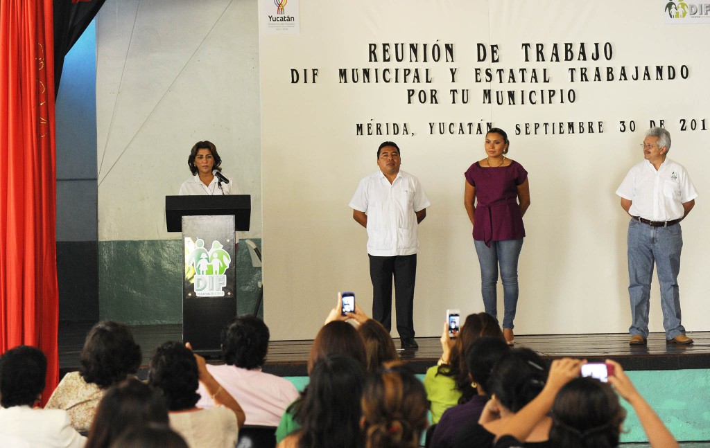 El DIF Yucatán y la PRODEMEFA coordinan esfuerzos a favor de la ciudadanía. El DIF Yucatán y la PRODEMEFA coordinan esfuerzos a favor de la ciudadanía.