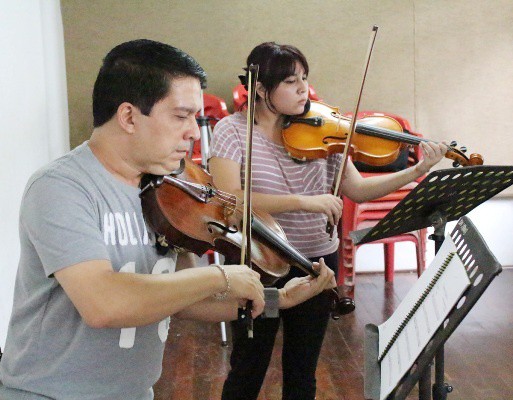 Padres de familia y músicos de Orjuve conformarán una orquesta integral Padres de familia y músicos de Orjuve conformarán una orquesta integral