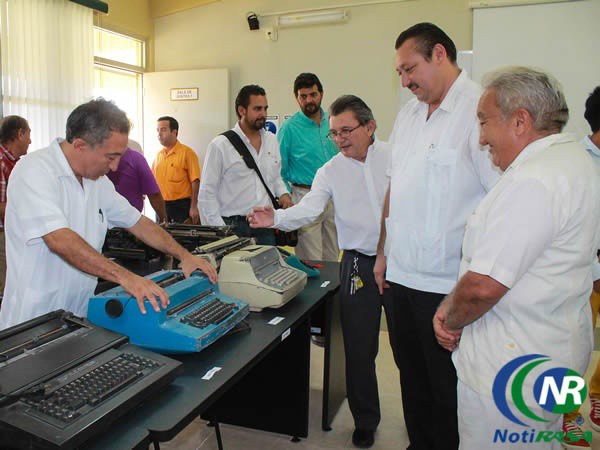 Exhiben instrumentos antiguos por el día del ingeniero, en Valladolid Exhiben instrumentos antiguos por el día del ingeniero, en Valladolid