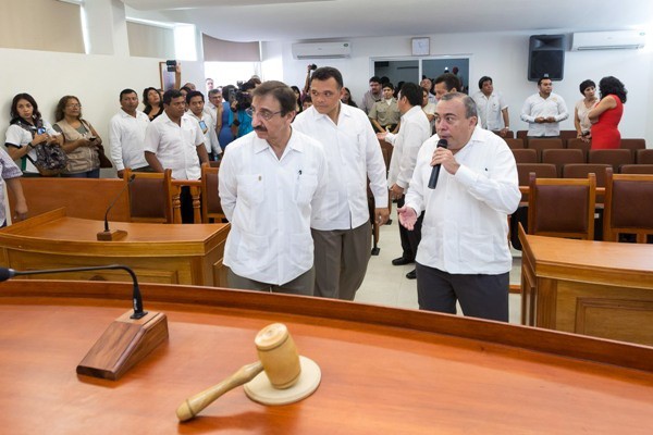 Inauguran Centro de Mediación y Juicios Orales en la Facultad de Derecho de la UADY Inauguran Centro de Mediación y Juicios Orales en la Facultad de Derecho de la UADY