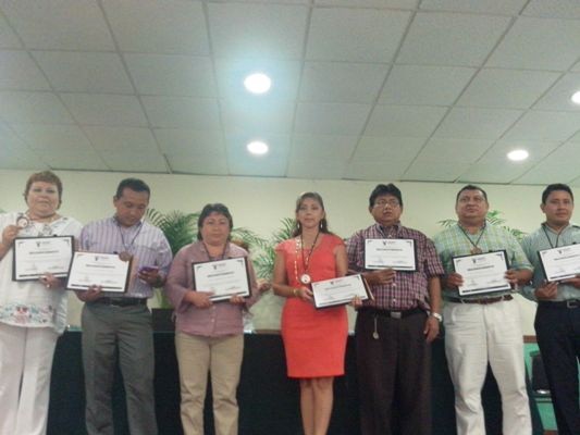 Reconocen el trabajo de 12 maestros yucatecos Reconocen el trabajo de 12 maestros yucatecos
