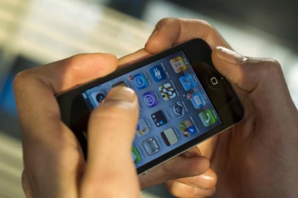 Tendrán que tener encendido su celular o computadora si viajan a los E.U. Tendrán que tener encendido su celular o computadora si viajan a los E.U.