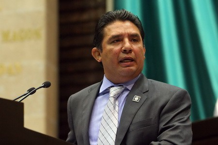 El diputado federal del PRD Alejandro Cuevas habla en el programa desde Mérida sobra las reformas El diputado federal del PRD Alejandro Cuevas habla en el programa desde Mérida sobra las reformas