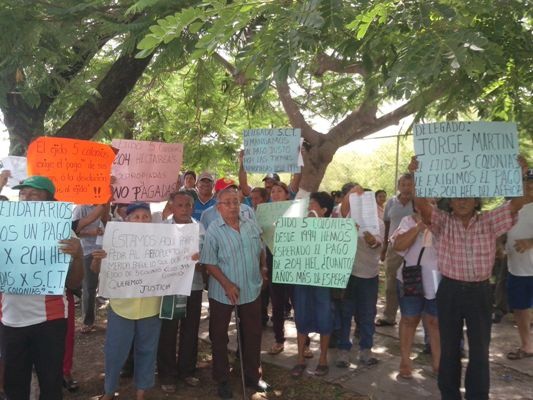 Ejidatarios exigen el pago de unas tierras que les quitaron hace 46 años Ejidatarios exigen el pago de unas tierras que les quitaron hace 46 años