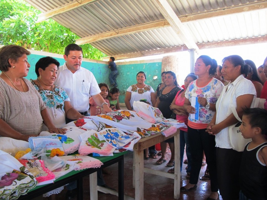 Capacitan a mujeres de Maxcanú para beneficio de sus familias Capacitan a mujeres de Maxcanú para beneficio de sus familias