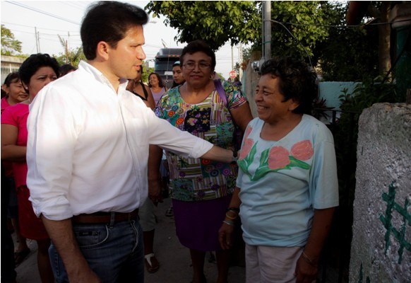 Denuncia Diputado Federal que colonias antiguas de Mérida carecen de servicios Denuncia Diputado Federal que colonias antiguas de Mérida carecen de servicios