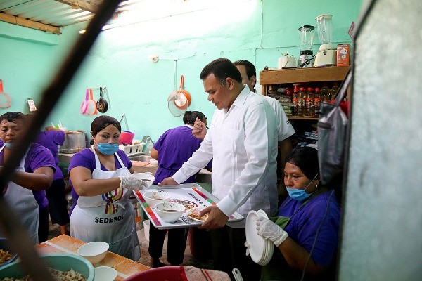 Casi 200 personas atiende el primer comedor del Bienestar de Mérida Casi 200 personas atiende el primer comedor del Bienestar de Mérida