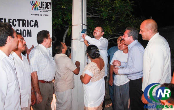 Más habitantes de Xocén, Valladolid, ya tienen luz Más habitantes de Xocén, Valladolid, ya tienen luz