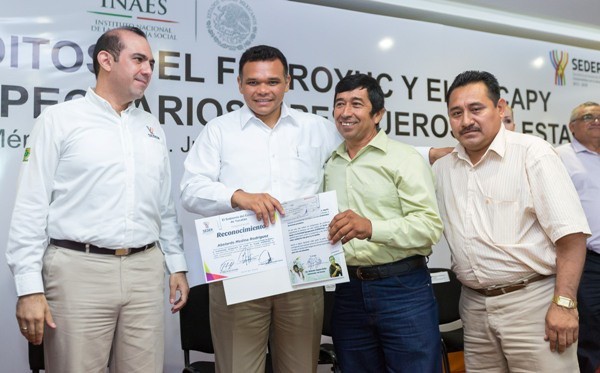 Reciben 23 productores créditos que suman casi 4 mdp Reciben 23 productores créditos que suman casi 4 mdp