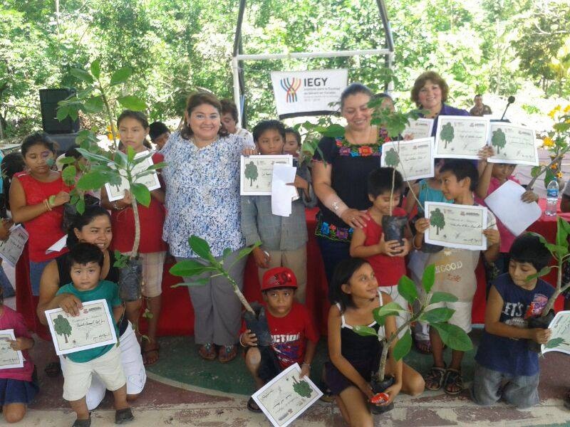 Conmemoran Día del Árbol en feria "Pa' que te llegue" del IEGY Conmemoran Día del Árbol en feria "Pa' que te llegue" del IEGY