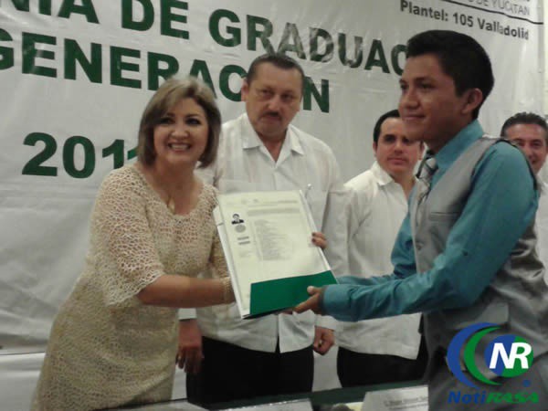 150 alumnos del Conalep Valladolid alcanzan su meta al graduarse 150 alumnos del Conalep Valladolid alcanzan su meta al graduarse