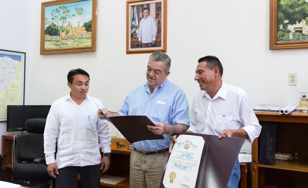 Migrantes yucatecos reconocen al Gobierno del Estado Migrantes yucatecos reconocen al Gobierno del Estado