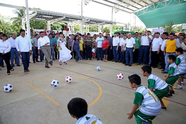 Santa Cruz Pachón ya cuenta con cancha de usos múltiples Santa Cruz Pachón ya cuenta con cancha de usos múltiples