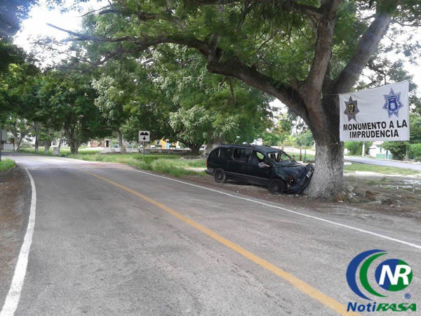 Crean conciencia vial con supuesto accidente en Kikil Crean conciencia vial con supuesto accidente en Kikil