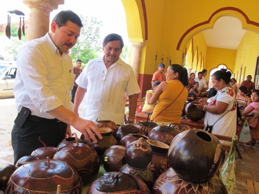 Imparten curso de artesanías en Santa Elena