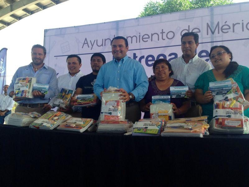 Invierte el Ayuntamiento de Mérida $400 mil pesos en paquetes escolares Invierte el Ayuntamiento de Mérida $400 mil pesos en paquetes escolares