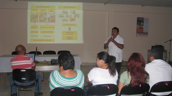 Capacitan a asesores solidarios de la Campaña Nacional de Alfabetización Capacitan a asesores solidarios de la Campaña Nacional de Alfabetización
