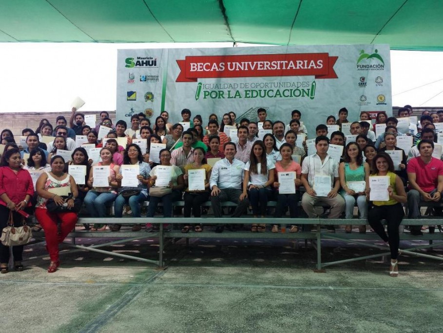 Otorgan becas de hasta el 100% en colegiaturas universitarias Otorgan becas de hasta el 100% en colegiaturas universitarias