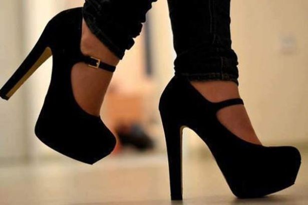 Los tacones altos producen problemas en pies y columna Los tacones altos producen problemas en pies y columna