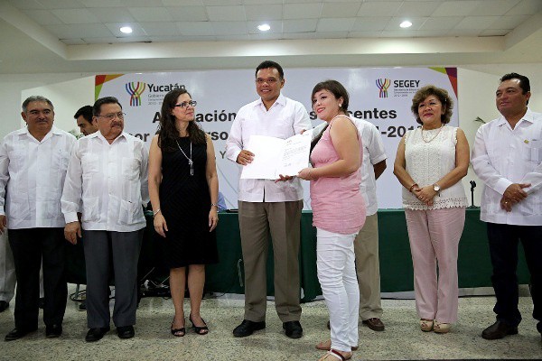 Solo 224 maestros acreditaron el examen para conseguir una plaza Solo 224 maestros acreditaron el examen para conseguir una plaza